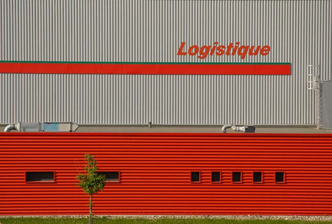 Wellblechhalle modernes Logistikzentrum